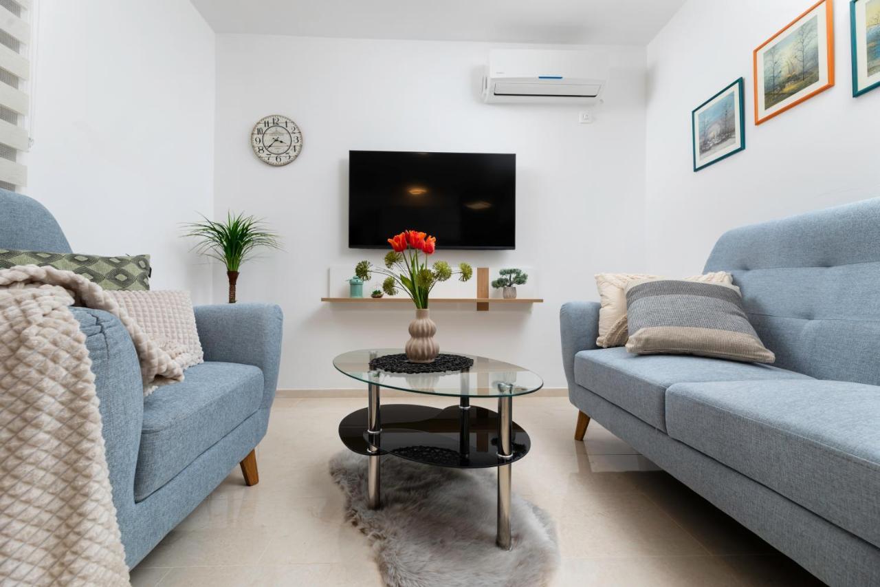 Apartman "Ela" นยีวีเซ ภายนอก รูปภาพ