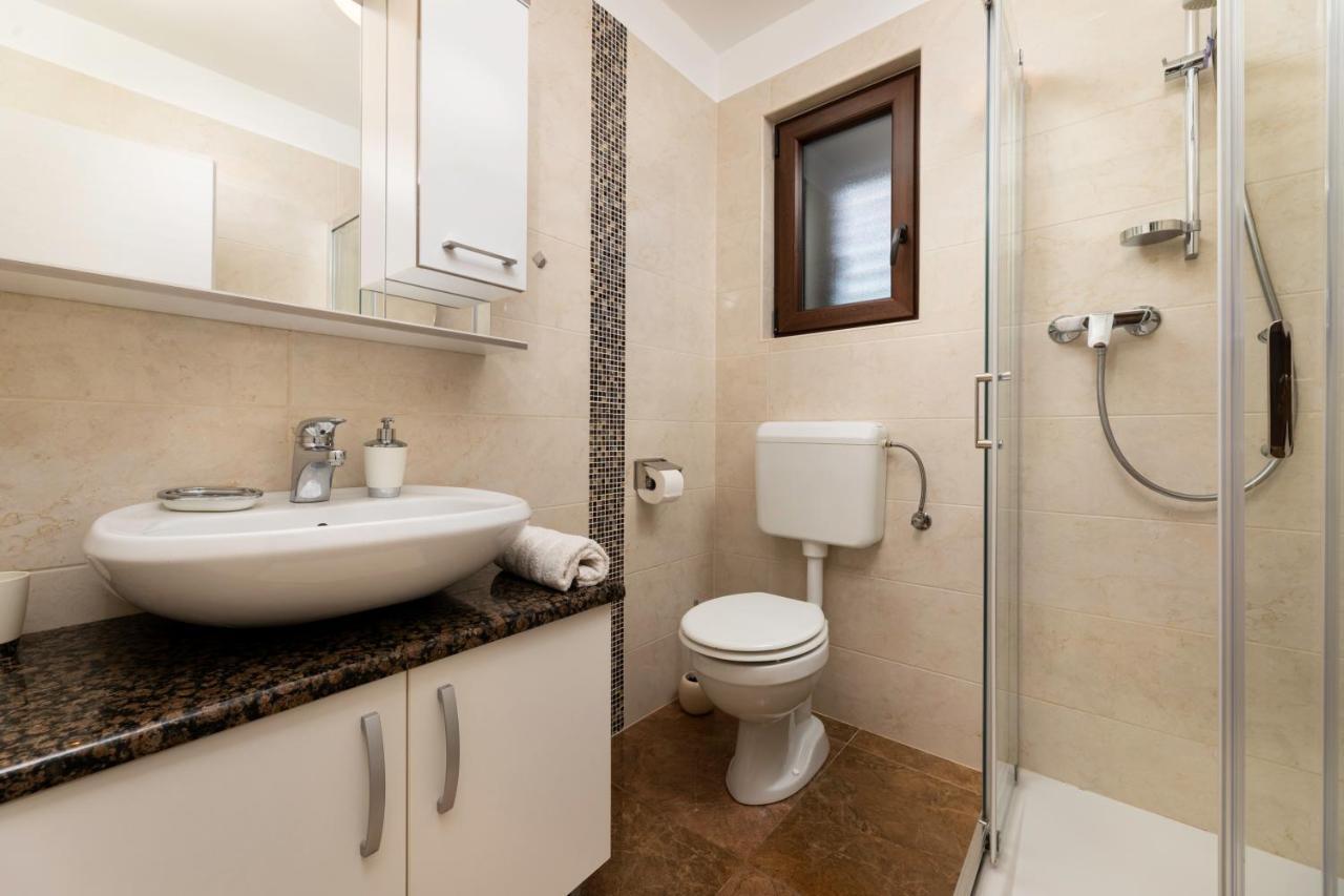 Apartman "Ela" นยีวีเซ ภายนอก รูปภาพ