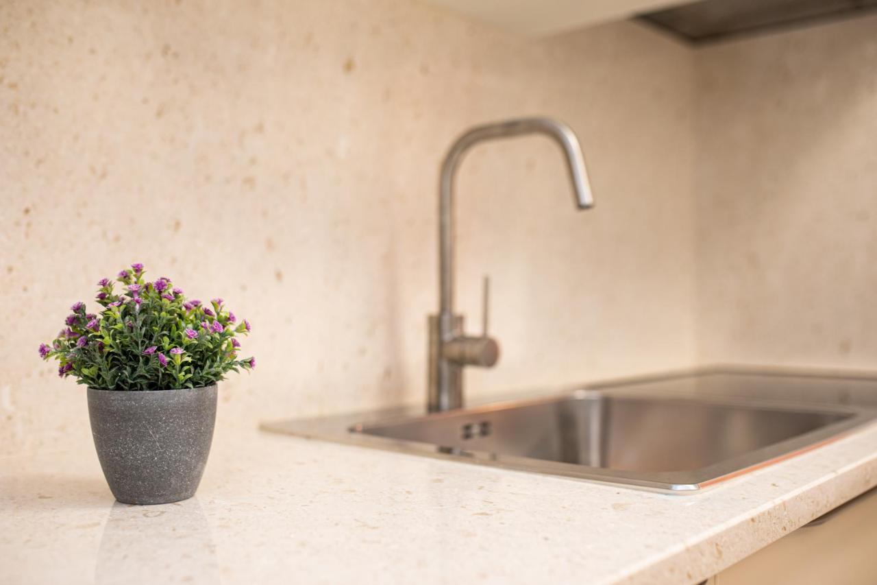 Apartman "Ela" นยีวีเซ ภายนอก รูปภาพ
