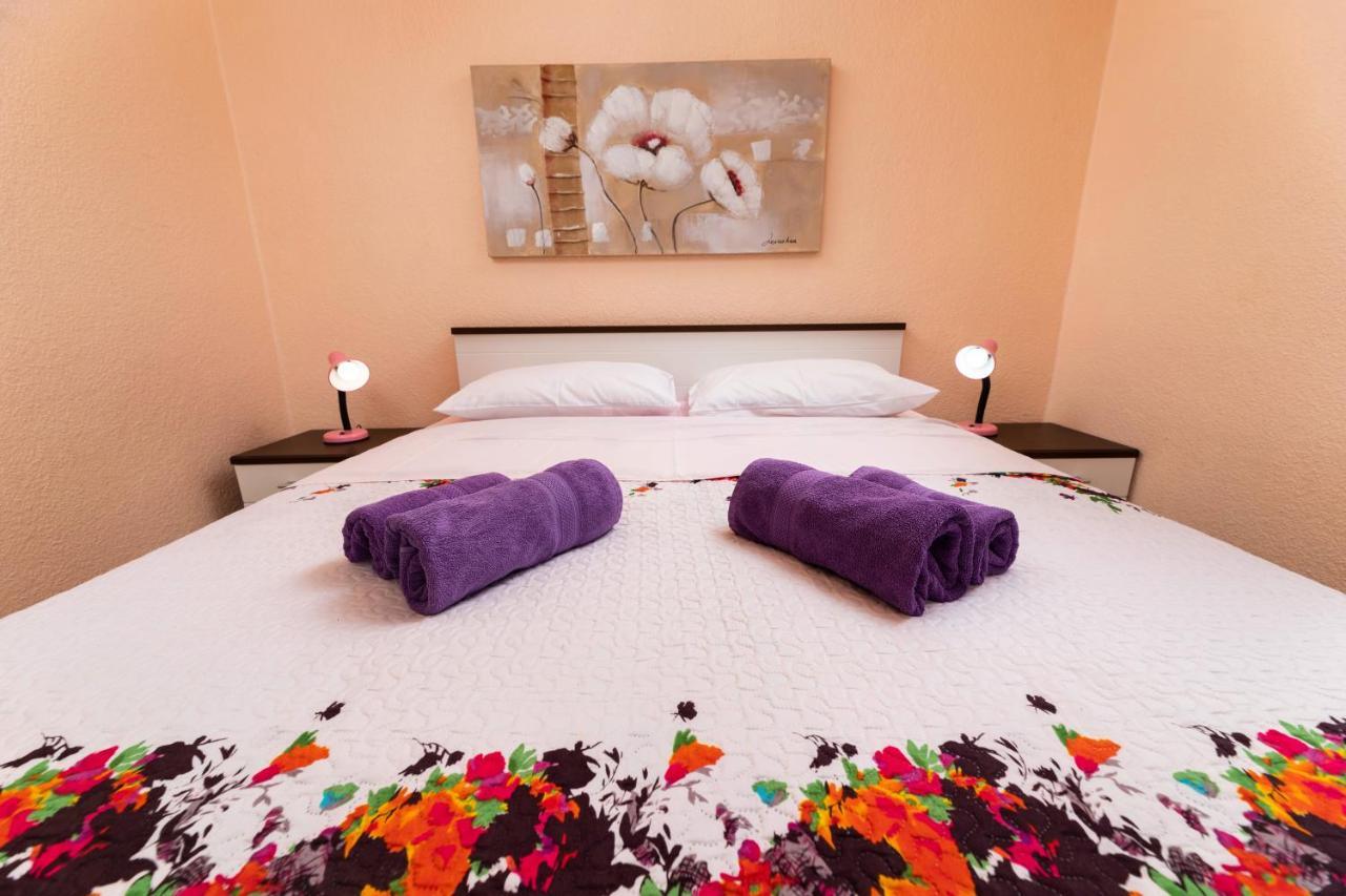 Apartman "Ela" นยีวีเซ ภายนอก รูปภาพ