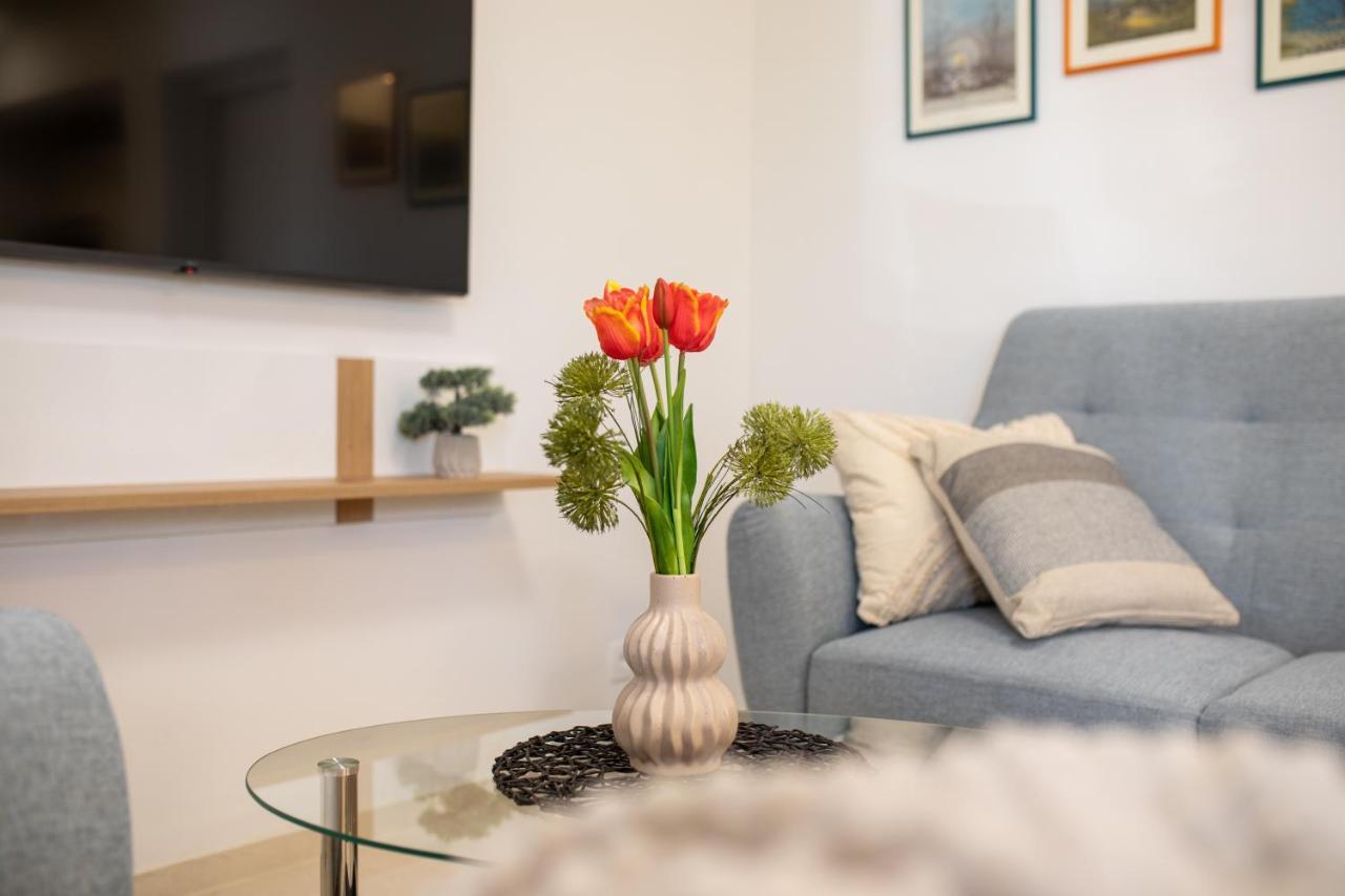 Apartman "Ela" นยีวีเซ ภายนอก รูปภาพ