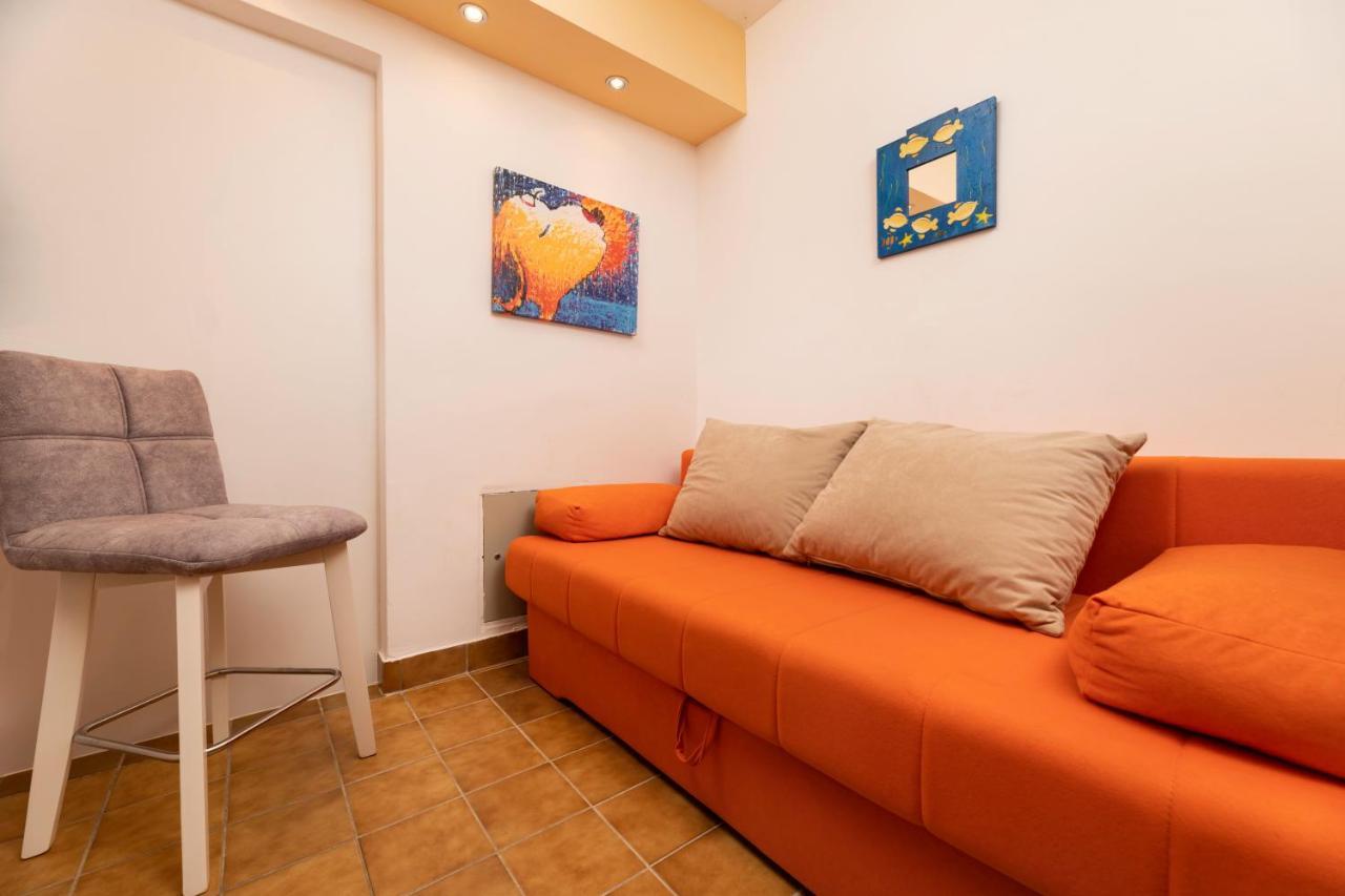 Apartman "Ela" นยีวีเซ ภายนอก รูปภาพ