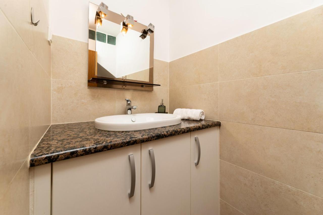 Apartman "Ela" นยีวีเซ ภายนอก รูปภาพ