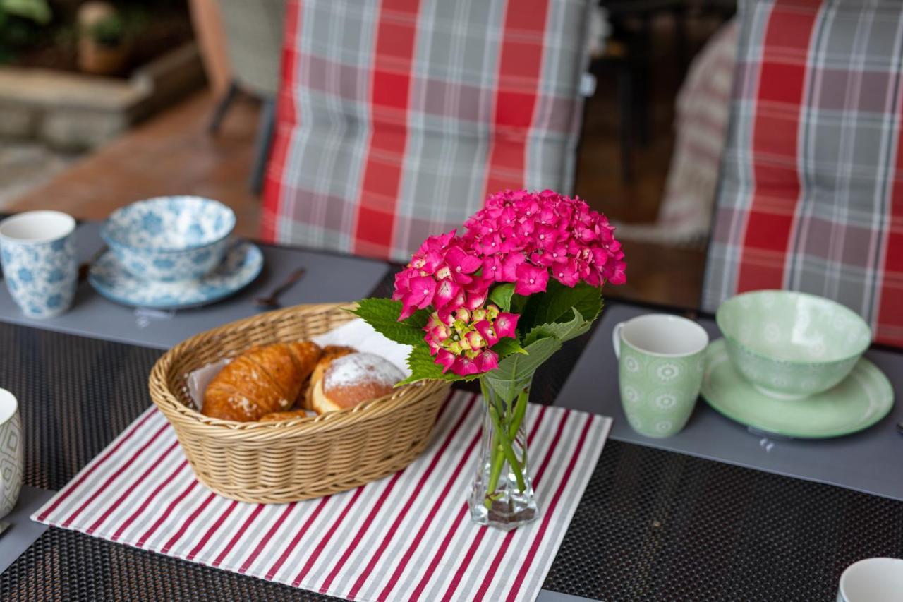 Apartman "Ela" นยีวีเซ ภายนอก รูปภาพ