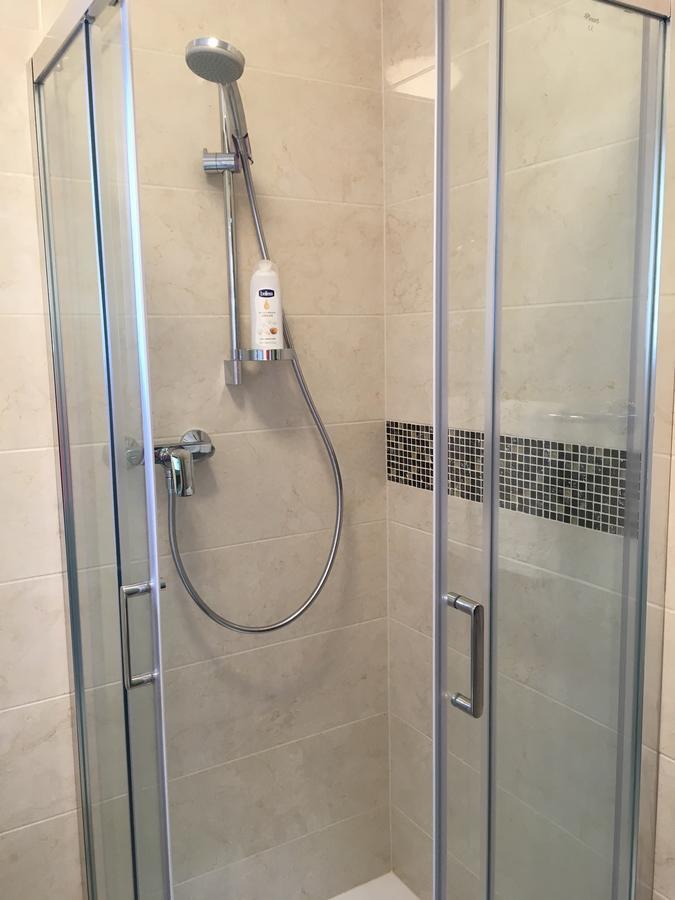 Apartman "Ela" นยีวีเซ ภายนอก รูปภาพ